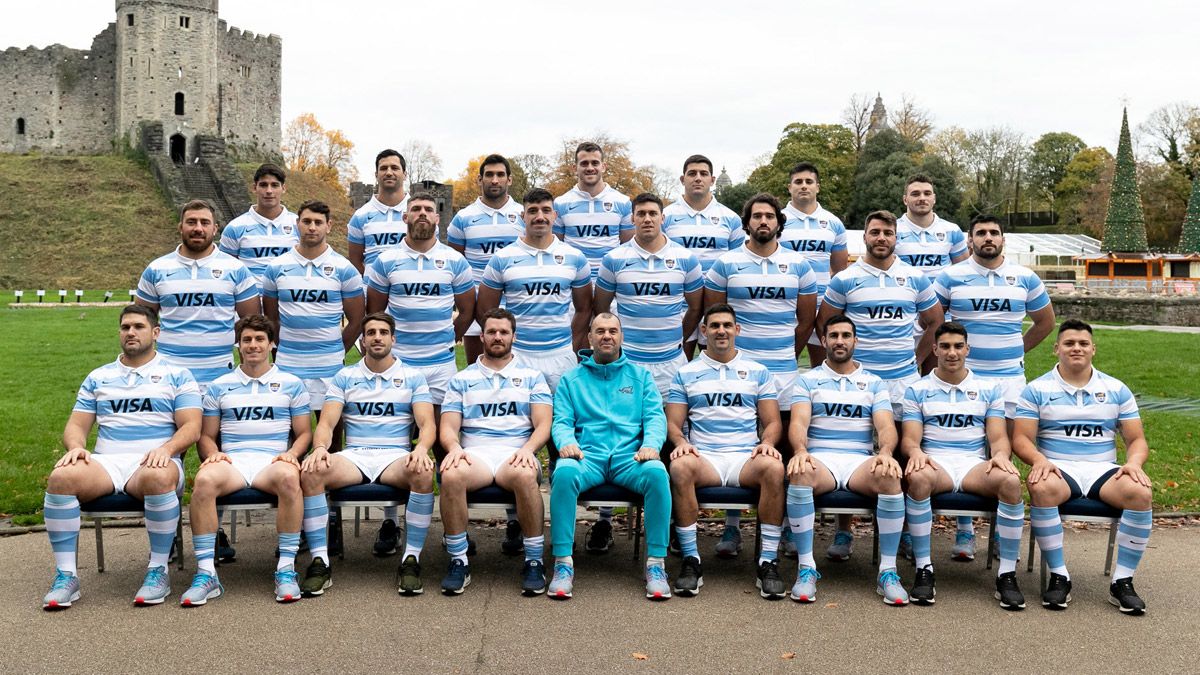 Los Pumas posaron para la foto oficial antes de medirse con Gales, en Cardiff.