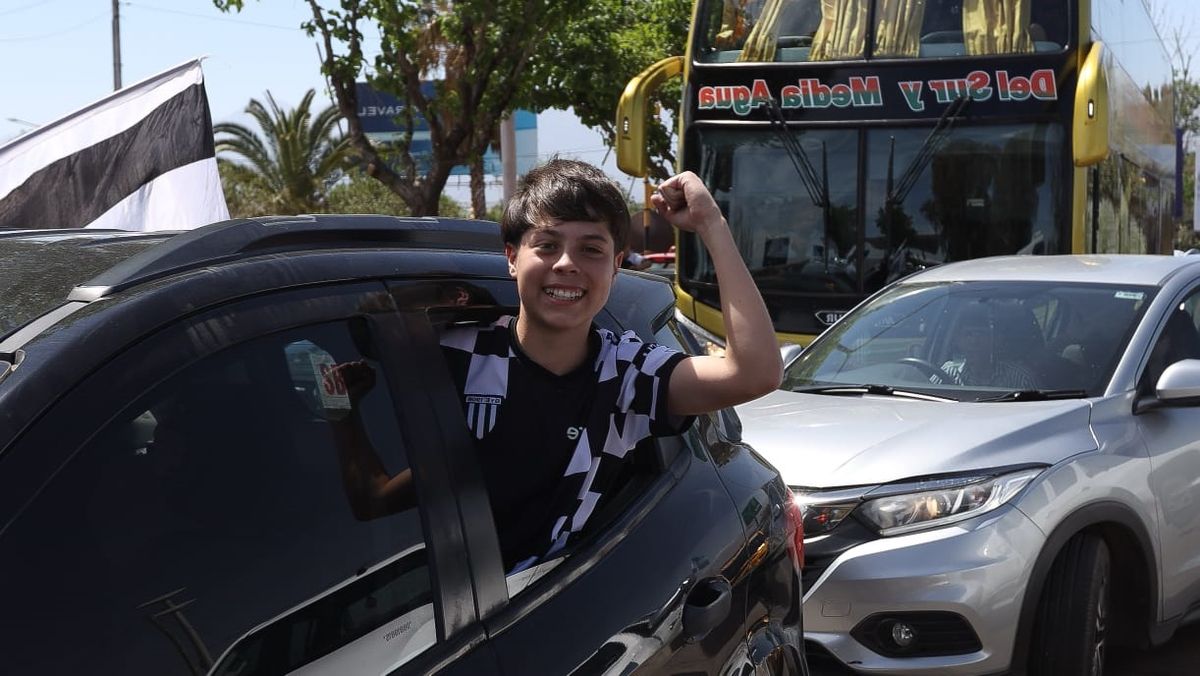 Los hinchas del Lobo están muy ilusionados con la gran final ante Deportivo Madryn.