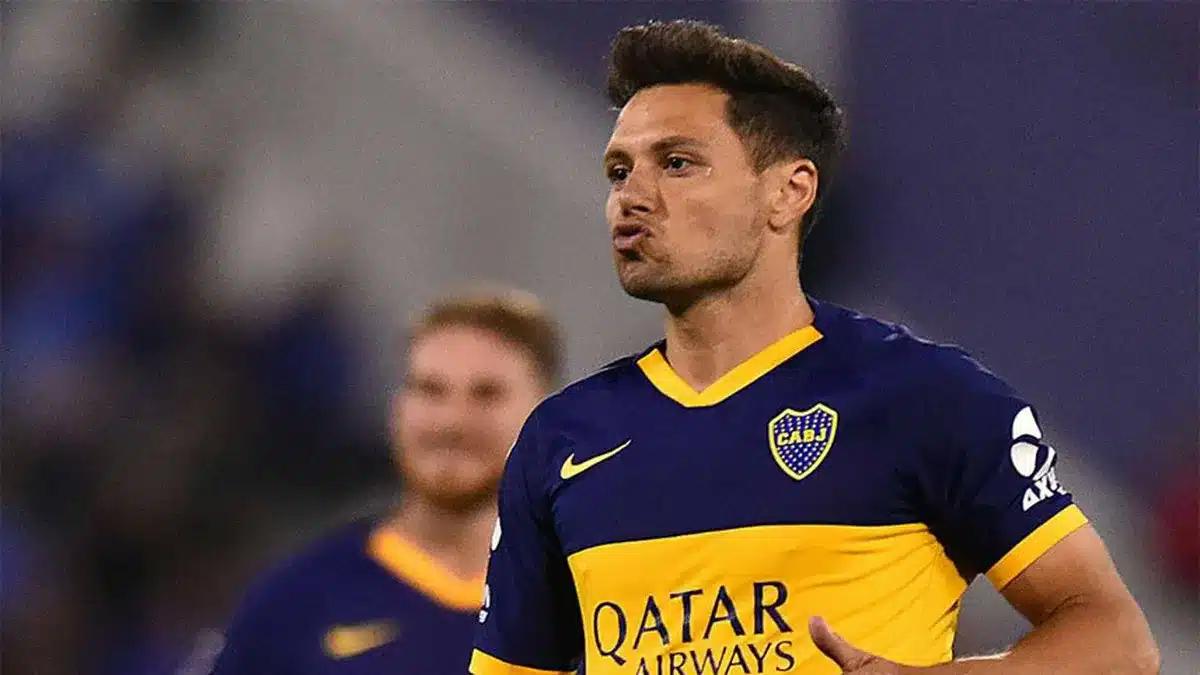 Mauro Zárate vistió la camiseta de Boca, con la que ganó tres títulos. Mauro Zárate vistió la camiseta de Boca, con la que ganó tres títulos.