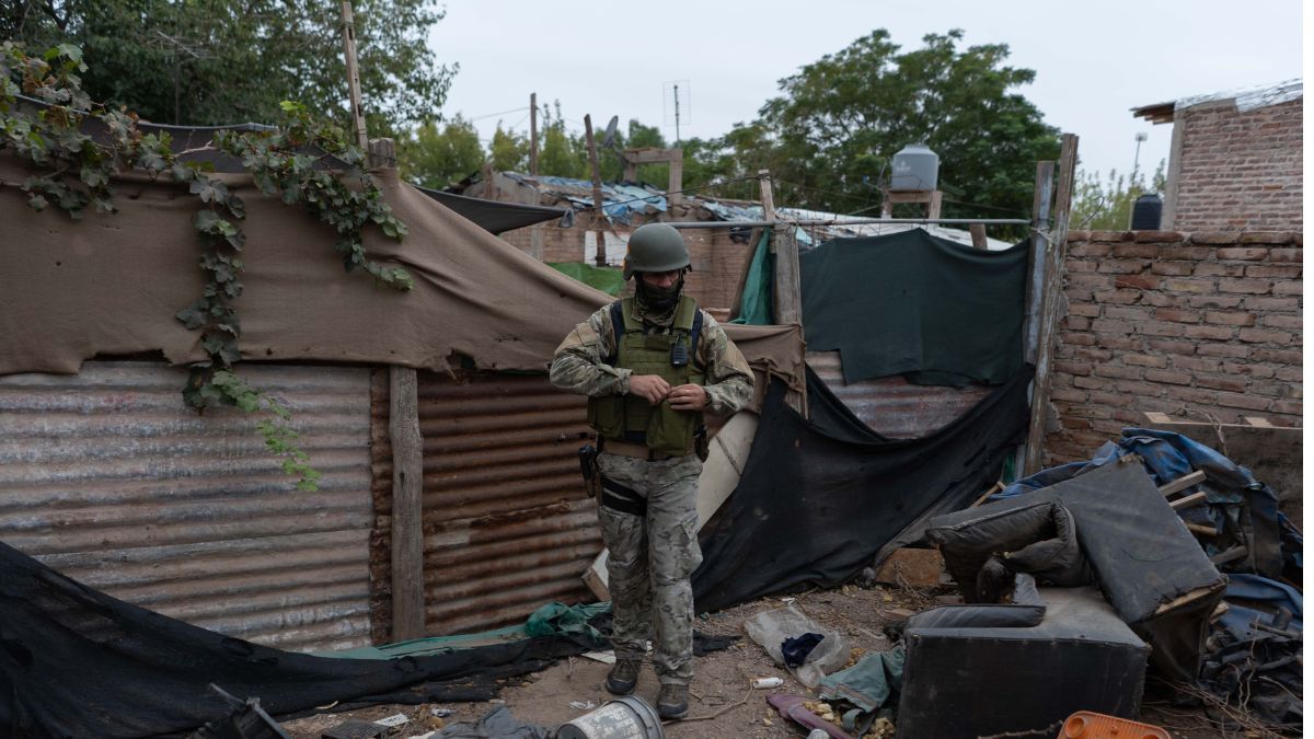 El gobernador aseguró que en 5 meses se concretaron más de 3.600 allanamientos en la provincia y agradeció la actuación policial. El gobernador aseguró que en 5 meses se concretaron más de 3.600 allanamientos en la provincia y agradeció la actuación policial.