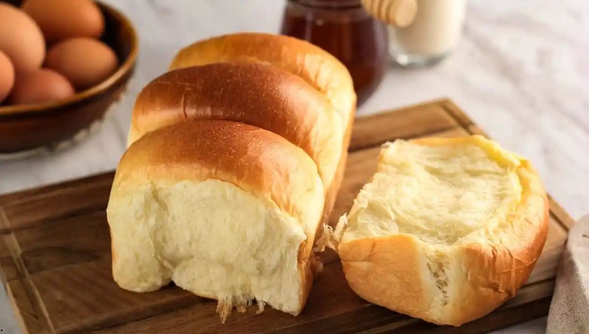 ¡Sin harinas y con 3 ingredientes! La receta de pan de leche que te soluciona la merienda y es fácil de lograr
