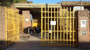 Dejaron más de 40 vainas servidas y una nota intimidatoria en una escuela de Rosario