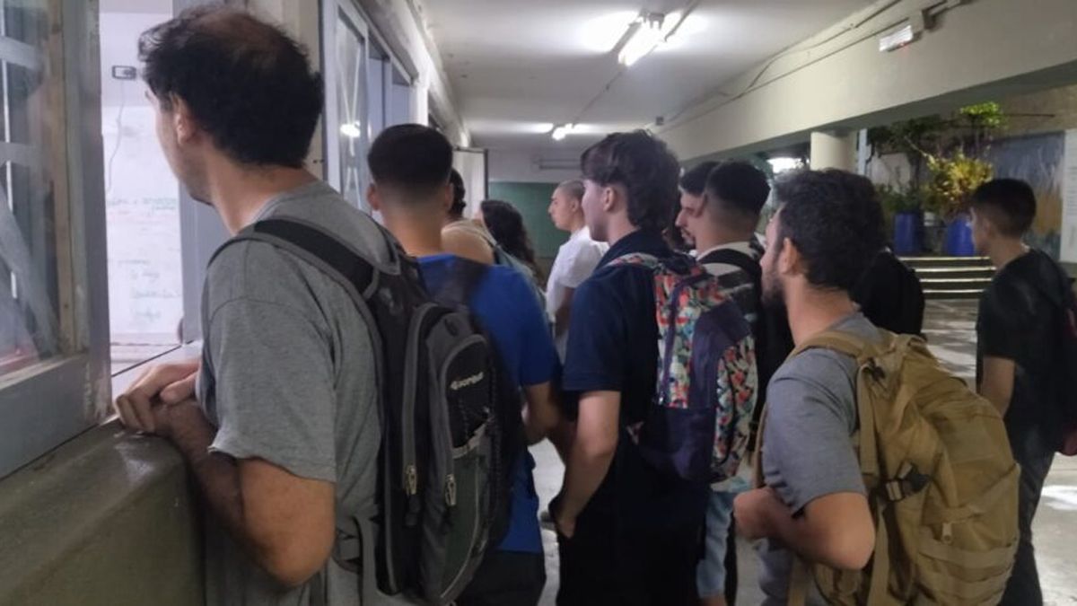 Posibilidad para estudiantes secundarios. Posibilidad para estudiantes secundarios.