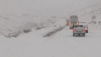 Vialidad cortó el acceso a Las Leñas por un caos de tránsito en la ruta debido al hielo