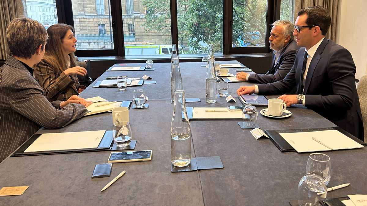 Alfredo Cornejo y Jimena Latorre mantuvieron nuevas reuniones en Londres. Alfredo Cornejo y Jimena Latorre mantuvieron nuevas reuniones en Londres.
