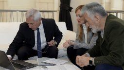 Desfile de gobernadores del PJ para apoyar a Fernández Sagasti