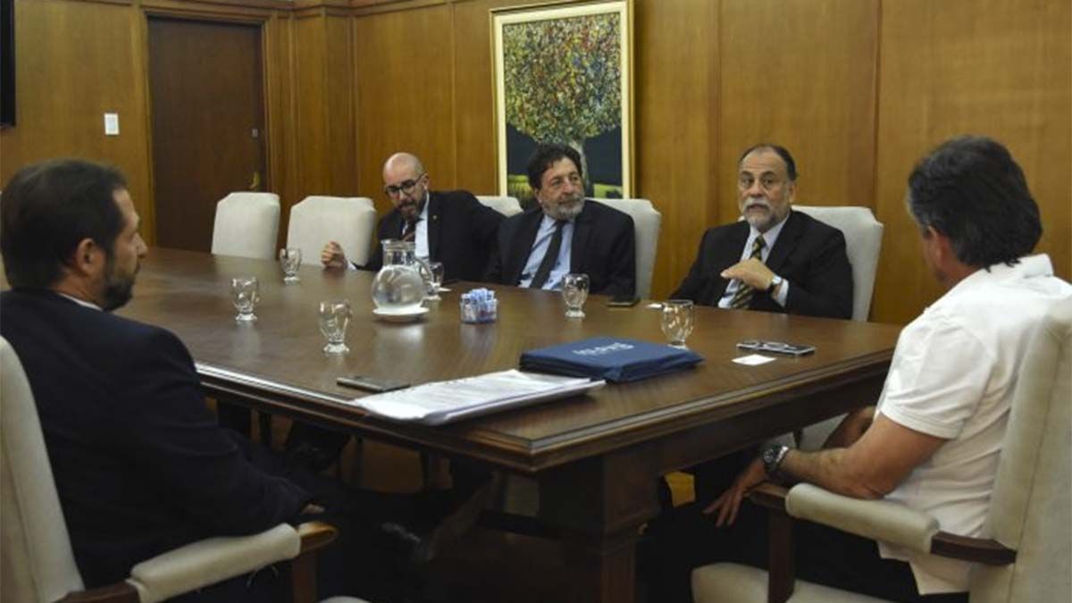 El subsecretario de Justicia, Marcelo D'Agostino; y el ministro de Gobierno, Víctor Ibañez. Enfrente: el ministro de Gobierno y Justicia de Jujuy, Normando Álvarez García; Javier Gronda, secretario de Justicia, y el diputado provincial por esa provincia Ramiro Tizón.