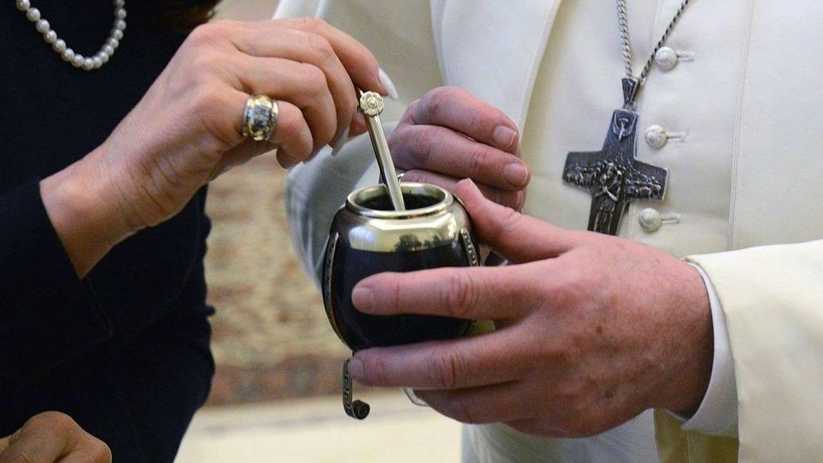 El mate que Cristina Kirchner le obsequió al papa Francisco en su primer encuentro en el Vaticano. El mate que Cristina Kirchner le obsequió al papa Francisco en su primer encuentro en el Vaticano.
