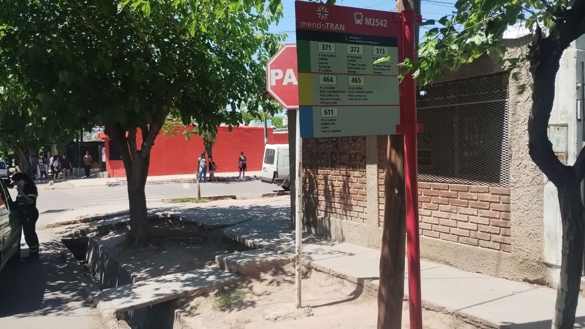 Los vecinos del barrio Chile, en Godoy Cruz, aseguraron que siempre hay accidentes y que el disco Pare no es respetado. Los vecinos del barrio Chile, en Godoy Cruz, aseguraron que siempre hay accidentes y que el disco Pare no es respetado.