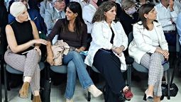 Jimena Latorre sigue haciendo vida normal. Aquí, junto a Natalia Eisenchlas, Ana María Nadal y Mariana Juri.