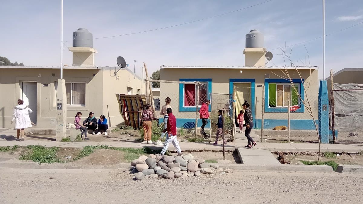 Santiago Contreras, de 14 años, fue velado en su propia casa en Las Heras, a metros de donde fue asesinado en la mañana del lunes pasado. Santiago Contreras, de 14 años, fue velado en su propia casa en Las Heras, a metros de donde fue asesinado en la mañana del lunes pasado.