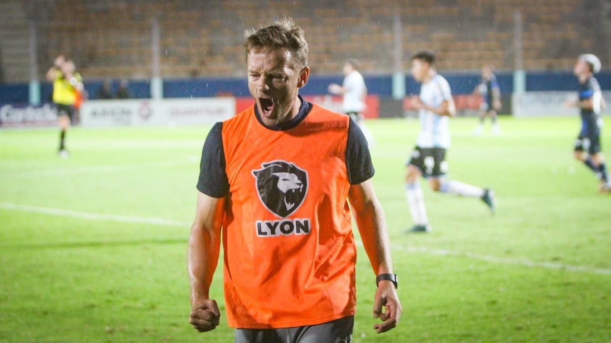 El entrenador de Independiente Rivadavia Martín Cicotello gritó el gol ante Argentino de Quilmes con mucha euforia&nbsp;