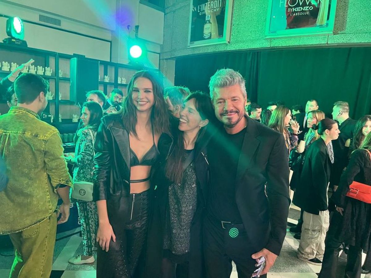 En pantaloncitos de látex, Juanita Tinelli metió