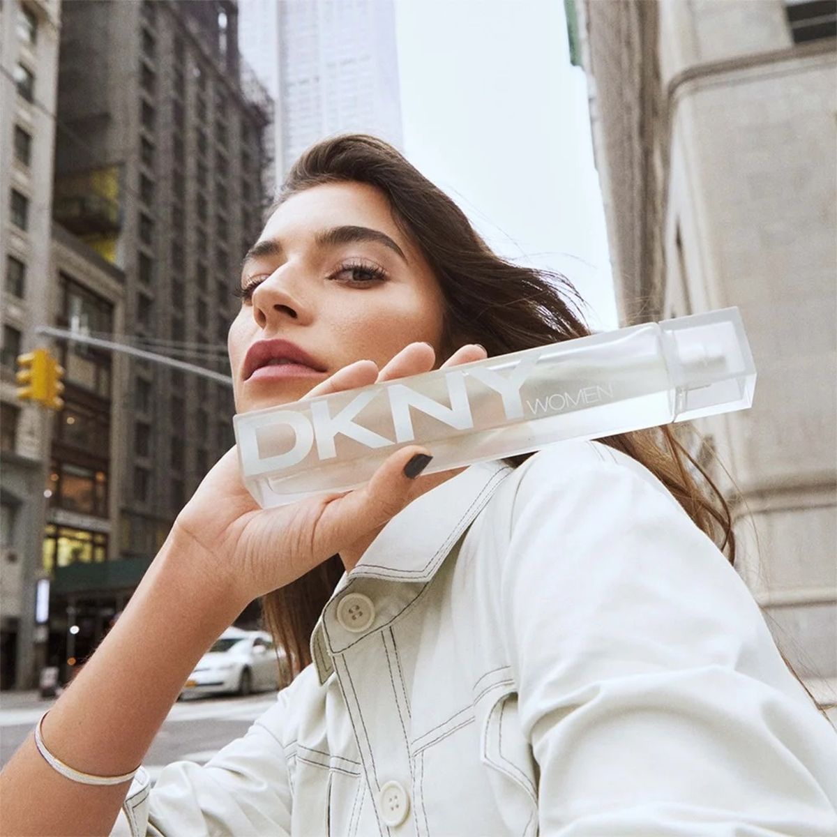 El DKNY Women es el perfume elegido de millones de mujeres alrededor del mundo. El DKNY Women es el perfume elegido de millones de mujeres alrededor del mundo.