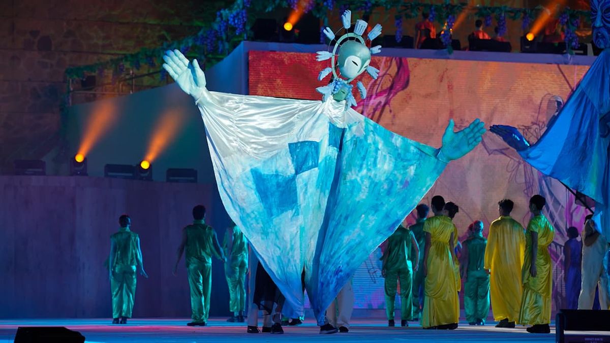 La Fiesta Nacional de la Vendimia cumple 90 años de historia, y a 80 del estreno su himno ahora tiene una nueva versión. La Fiesta Nacional de la Vendimia cumple 90 años de historia, y a 80 del estreno su himno ahora tiene una nueva versión.