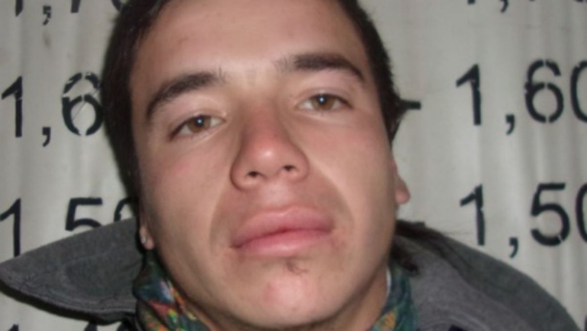 Leandro Anfuso, de 25 años, era buscado por robo agravado por la policía de San Rafael, quien elevó un pedido de captura provincial y nacional. Este martes fue detenido en El Challao, Las Heras.