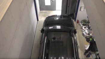 Hallan búnker subterráneo para esconder coches de alta gama que podría servir como refugio antiaéreo