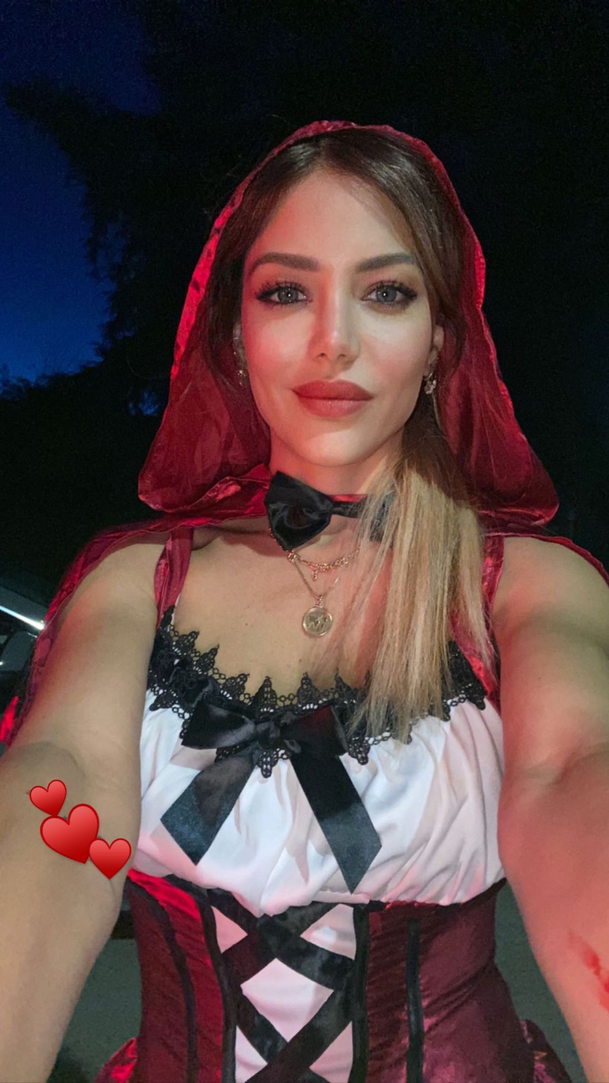 Evangelina Anderson se la juega y es la reina de Halloween con su disfraz más audaz: vestidito al ras y más.