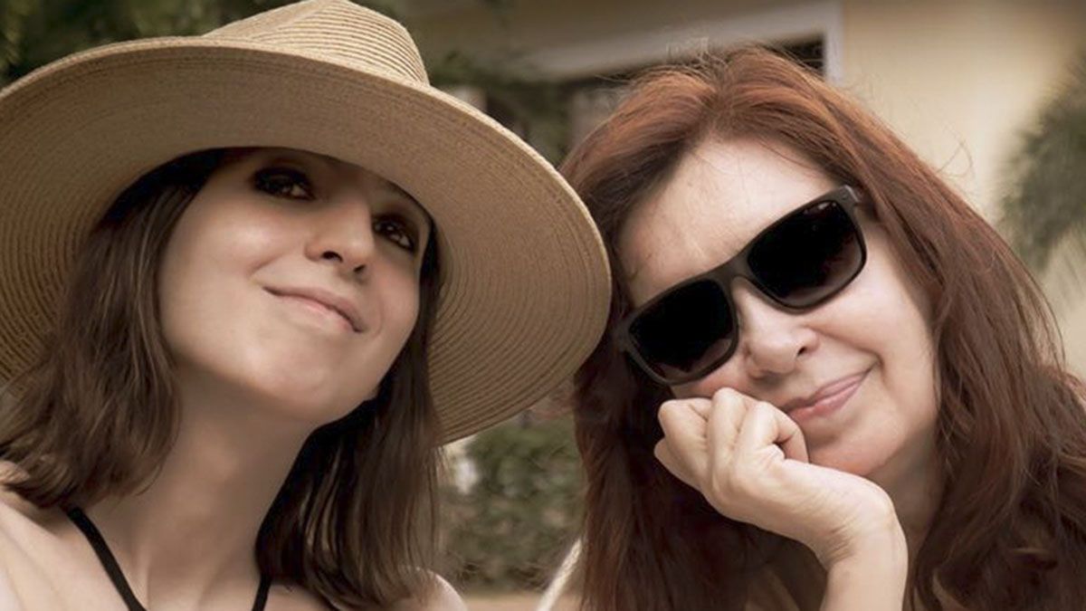 Florencia Kirchner y Cristina Fernández. Florencia Kirchner y Cristina Fernández.