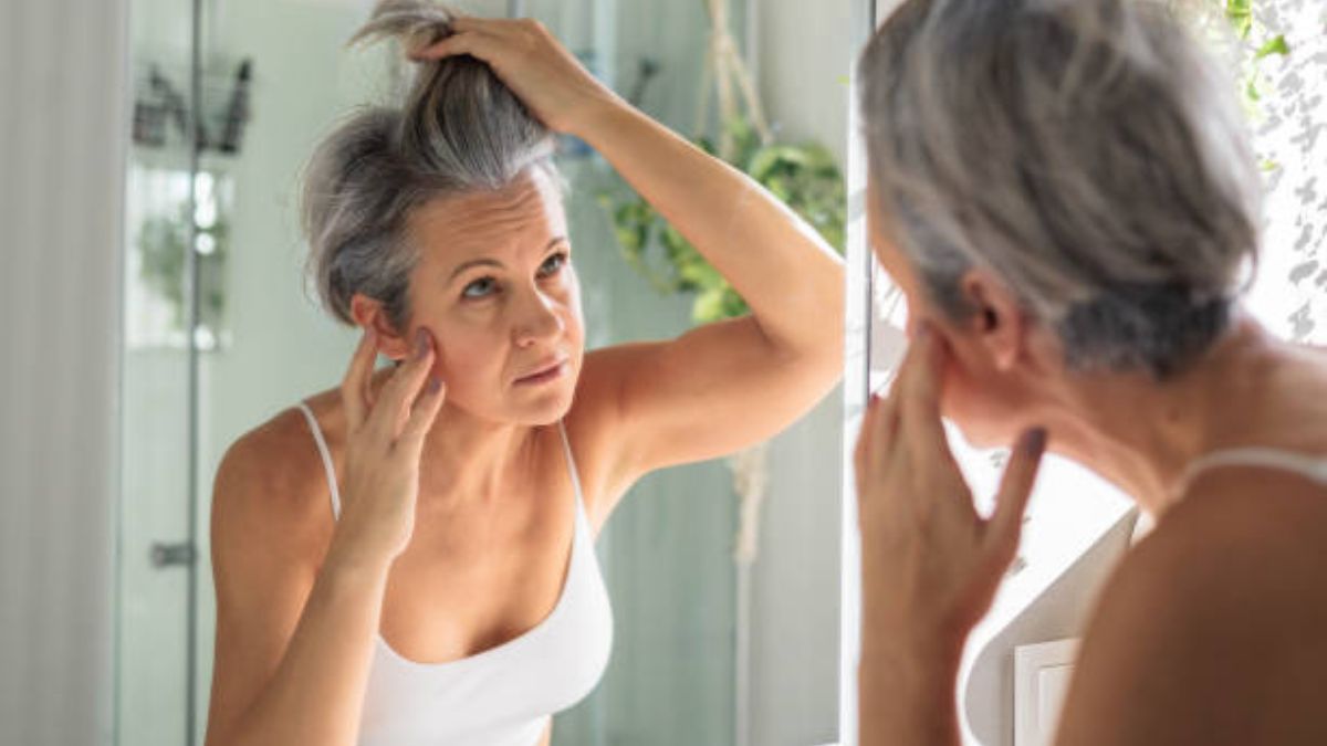 Canas: qué significa que una mujer decida lucir el pelo gris. Canas: qué significa que una mujer decida lucir el pelo gris.