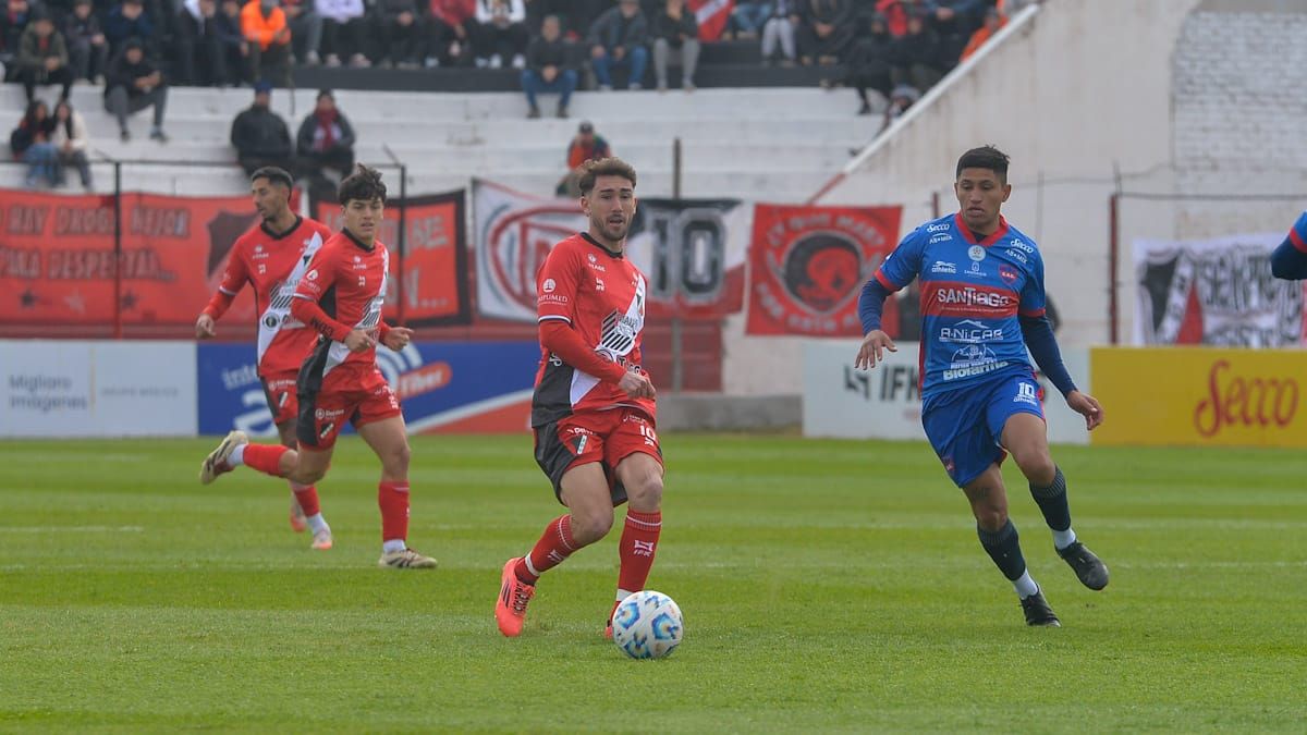 Marcelo Eggel fue el capitán del Deportivo Maipú ante Güemes. Foto: Martín Pravata/UNO. 
