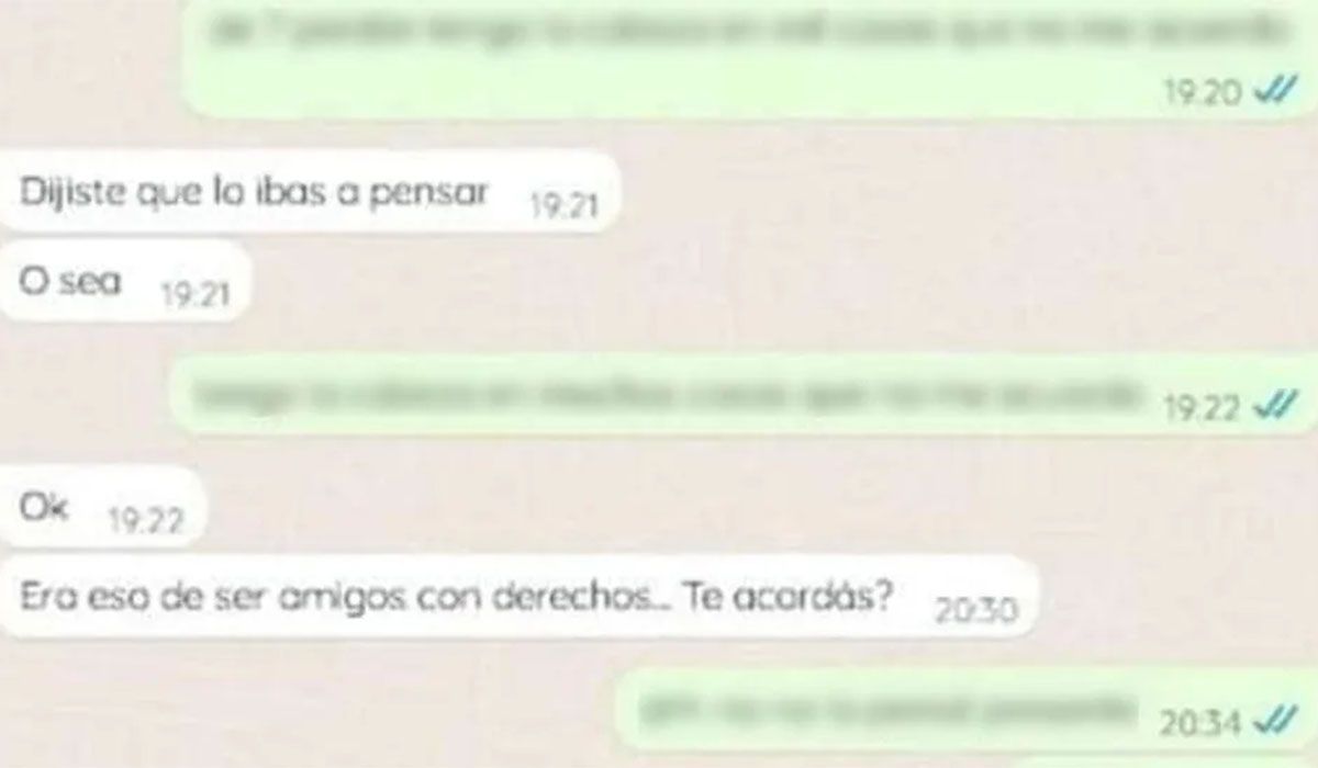 En las redes sociales se publicaron los mensajes que el profesor acusado le mandaba a su alumna