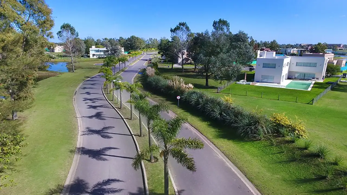 No lo quieren. Vecinos de un barrio privado quieren echar a un empresario del lugar porque está acusado de abuso sexual. No lo quieren. Vecinos de un barrio privado quieren echar a un empresario del lugar porque está acusado de abuso sexual. 