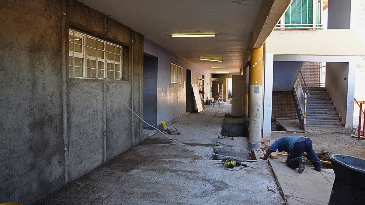 La DGE anunció un plan para reparar y pintar 850 escuelas durante el verano