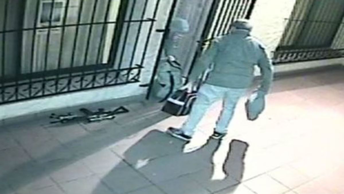 16 de junio de 2016. López lanzando bolsos hinchados de dólares en un convento General Rodríguez. 16 de junio de 2016. López lanzando bolsos hinchados de dólares en un convento General Rodríguez.