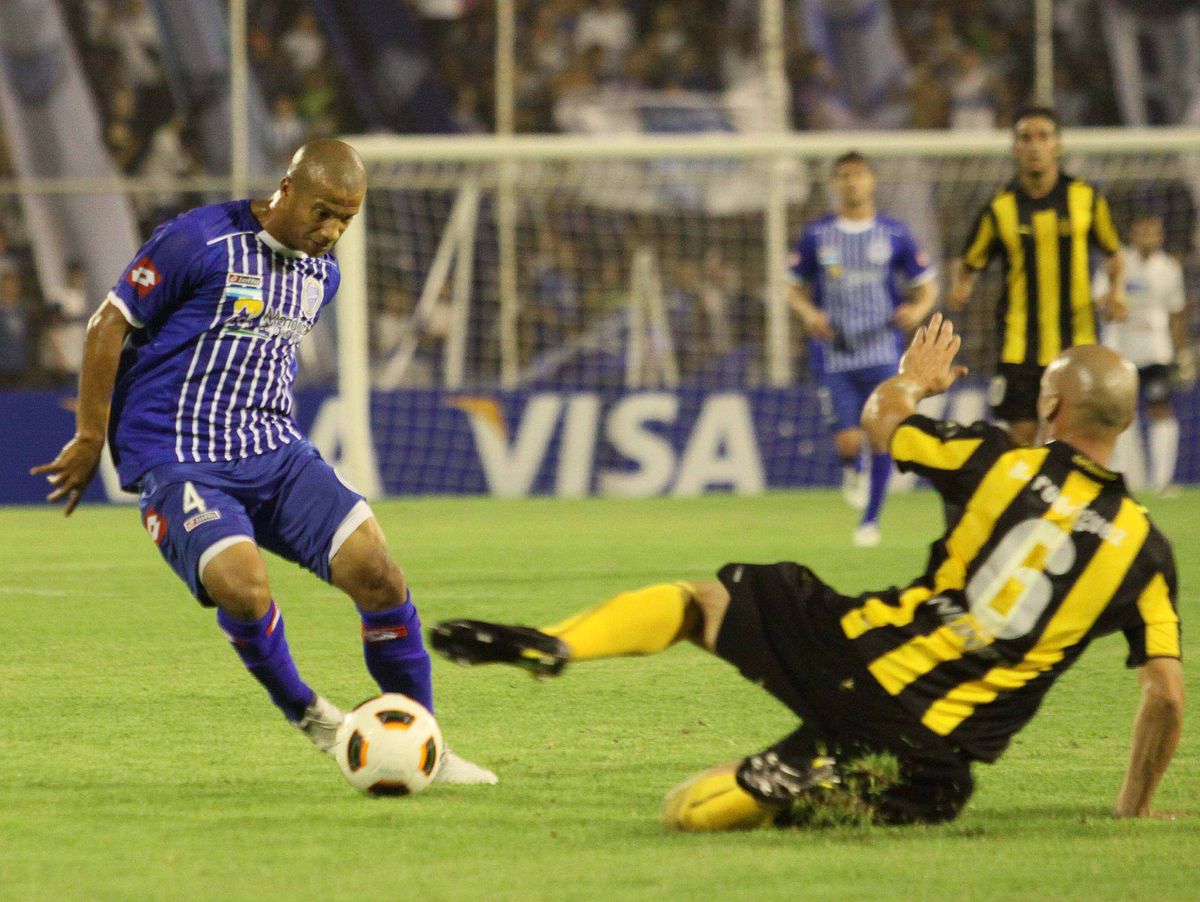 Godoy Cruz ante Peñarol en 2011, en su primera participación en Copa Libertadores Godoy Cruz ante Peñarol en 2011, en su primera participación en Copa Libertadores