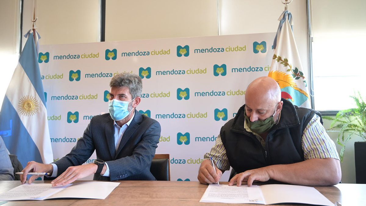 Ulpiano Suárez y el responsable de SOTM, José Luis Alvado.