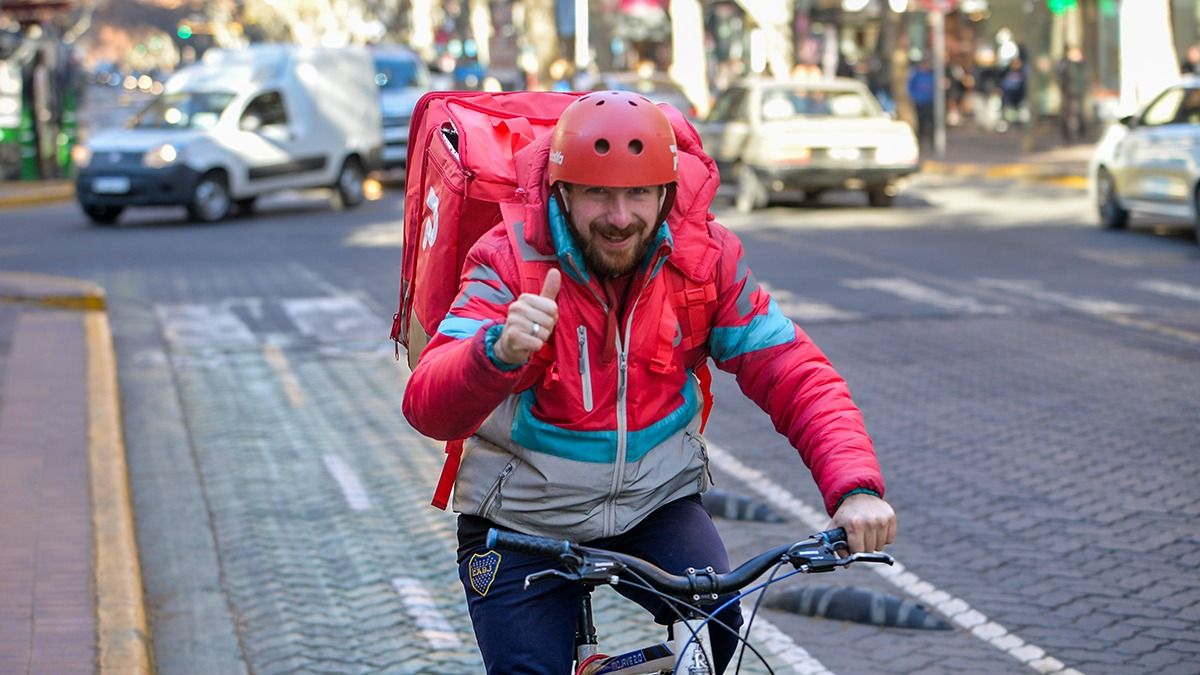 El frío no es óbice para que cientos de miles de mendocinos salgan a trabajar desde temprano. Imagen ilustrativa.