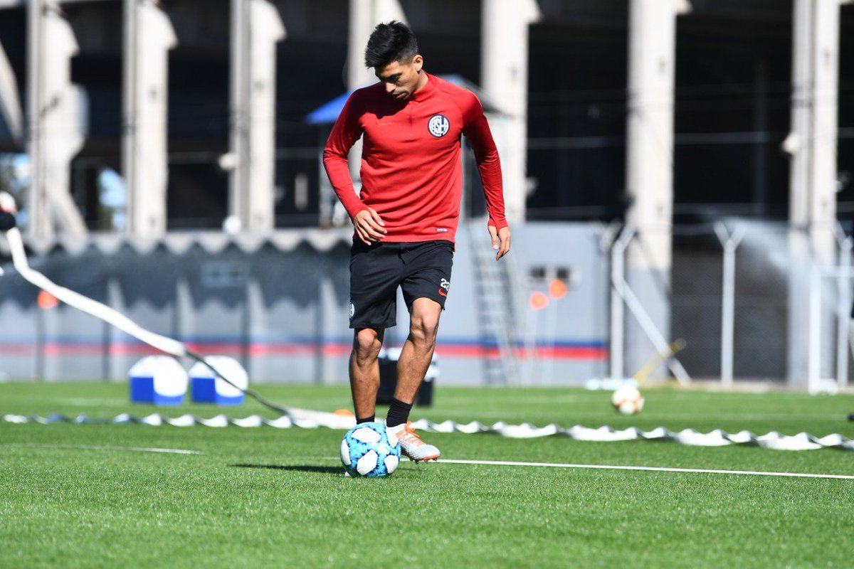 Juan Ram&iacute;rez deber&aacute; entrenarse solo en San Lorenzo mientras espera el pase a Boca.