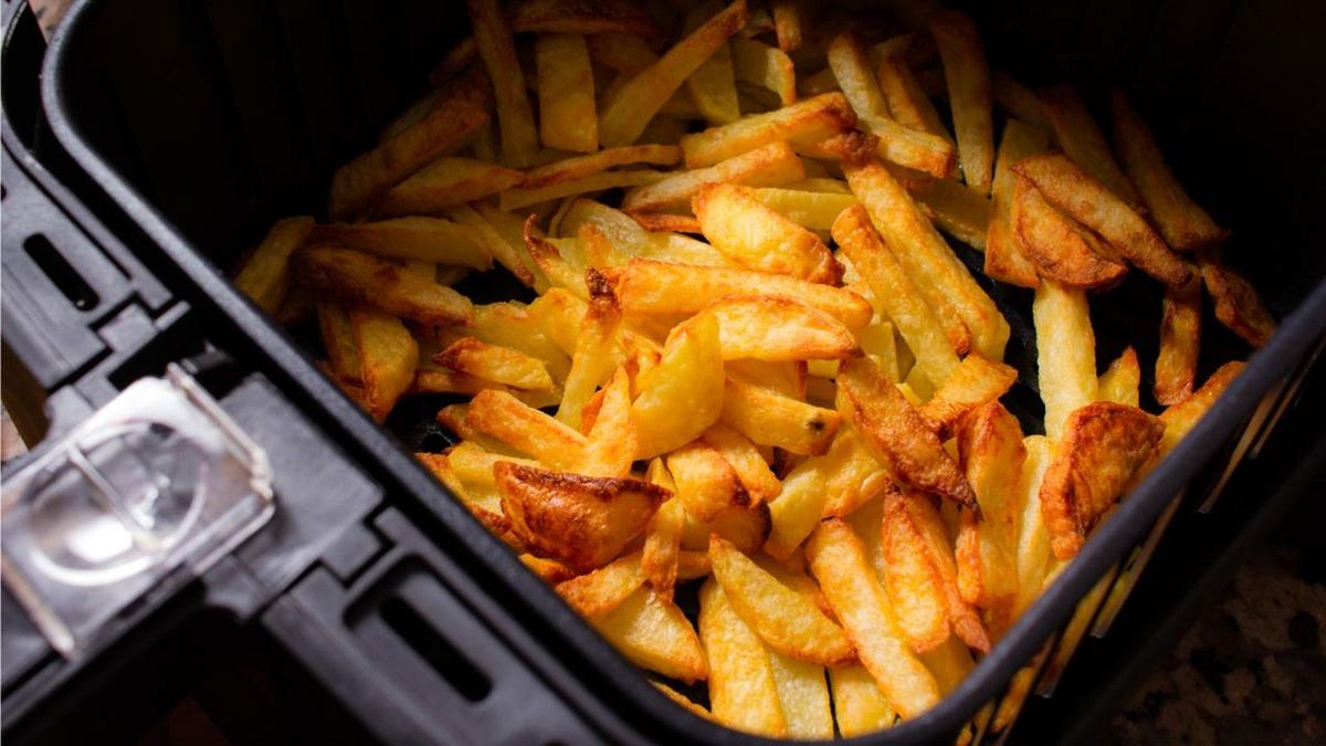 La freidora de aire es una alternativa cada vez más utilizada a la hora de hacer papas fritas. La freidora de aire es una alternativa cada vez más utilizada a la hora de hacer papas fritas.