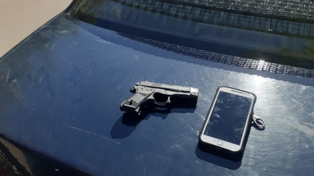Con esta arma de juguete, réplica de una pistola, un hombre fue detenido en la zona del barrio Belgrano, en Guaymallén, tras asaltar a un anciano y a un niño.