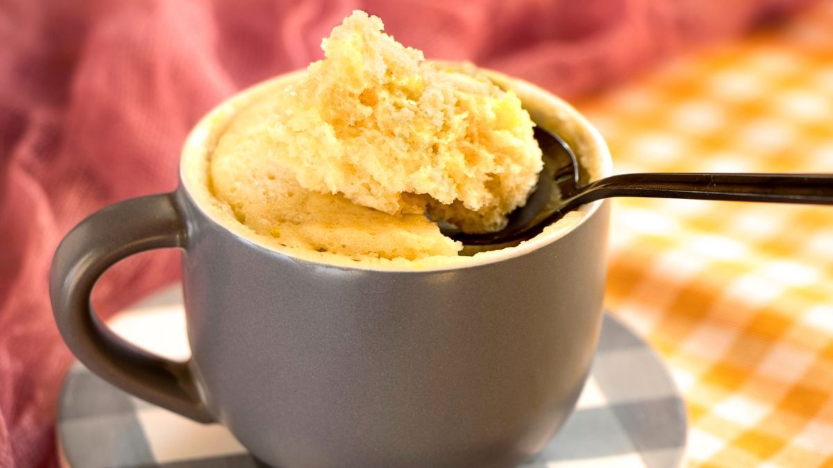 Cómo hacer una Torta en taza esponjosa: una receta fácil con 5 ingredientes y en minutos en el microondas