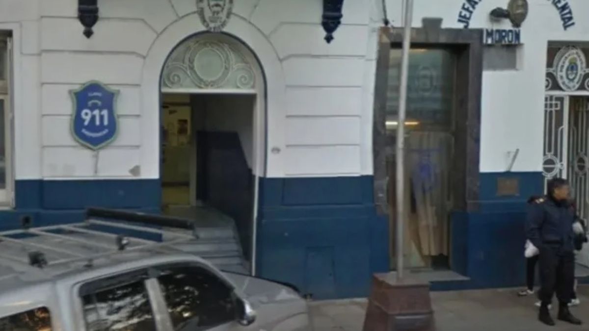 Los efectivos de la Comisaría 1ª de Morón investigan el crimen del jubilado, quien fue atado, estrangulado y le quemaron sus genitales