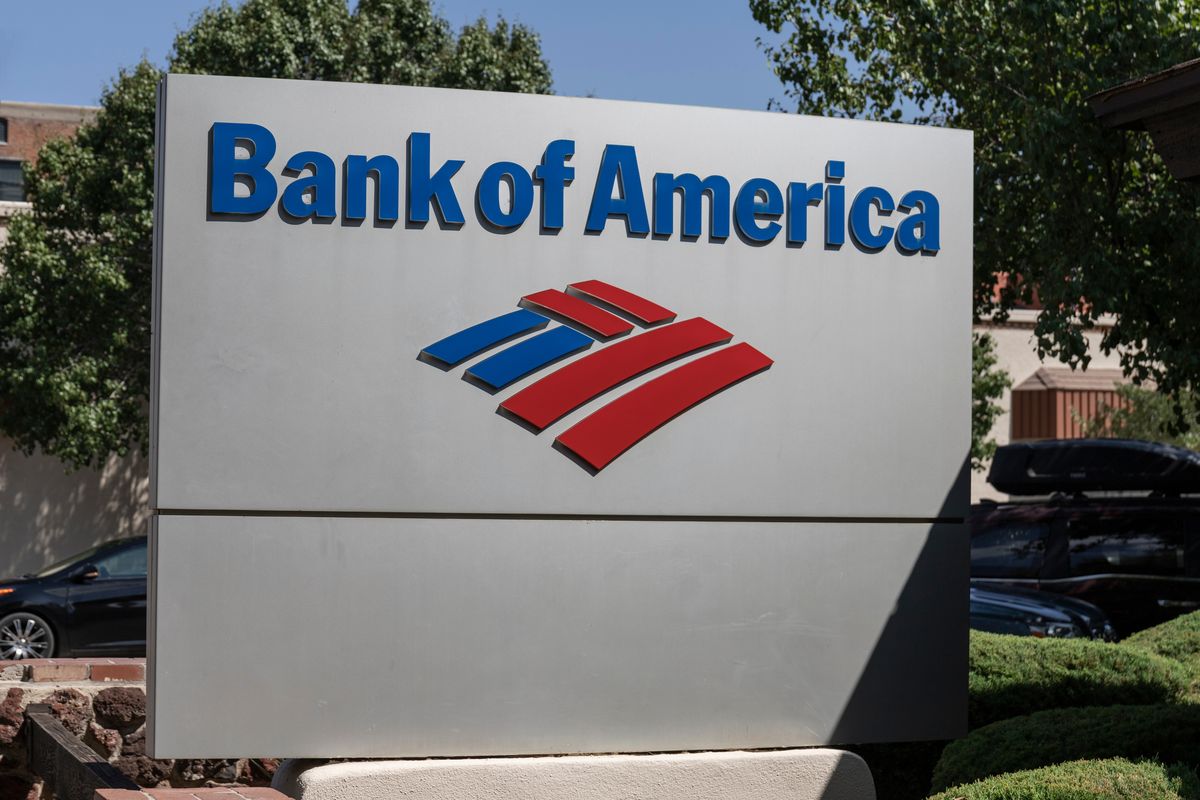Los bancos tradicionales como Bank of America tienen programas especiales para extranjeros y estudiantes internacionales. Los bancos tradicionales como Bank of America tienen programas especiales para extranjeros y estudiantes internacionales.