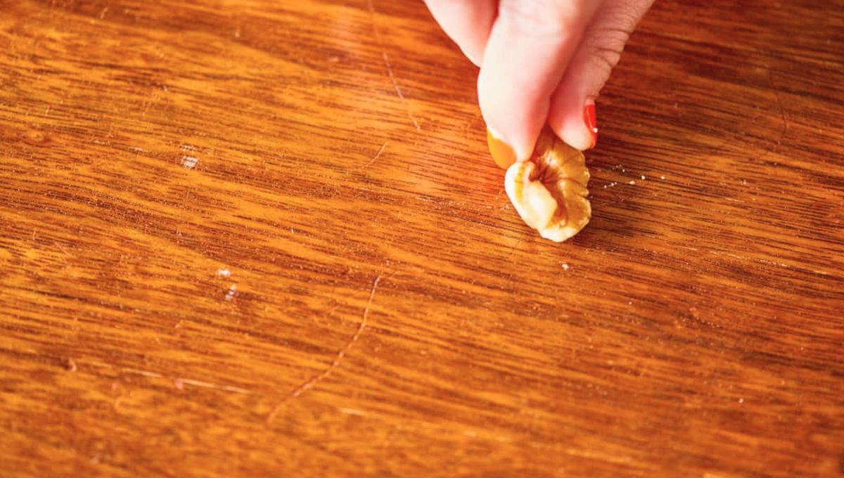 Gracias a la textura de la nuez, este truco es real y por súper efectivo: tus muebles quedarán como recién comprados Gracias a la textura de la nuez, este truco es real y por súper efectivo: tus muebles quedarán como recién comprados