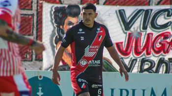 Arón Agüero se ganó un lugar y se siente identificado con el Deportivo Maipú Arón Agüero se ganó un lugar y se siente identificado con el Deportivo Maipú
