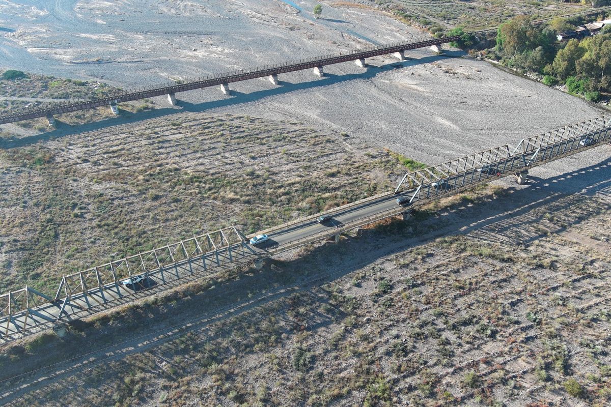 El actual puente de la Ruta 15, entre Perdriel y la Ciudad de Luján tiene 127 años de antigüedad. El actual puente de la Ruta 15, entre Perdriel y la Ciudad de Luján tiene 127 años de antigüedad.