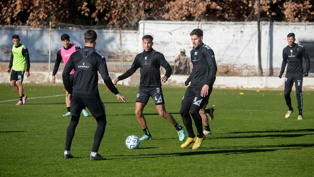 El plantel entrenó este jueves en el estadio Víctor Legrotaglie.