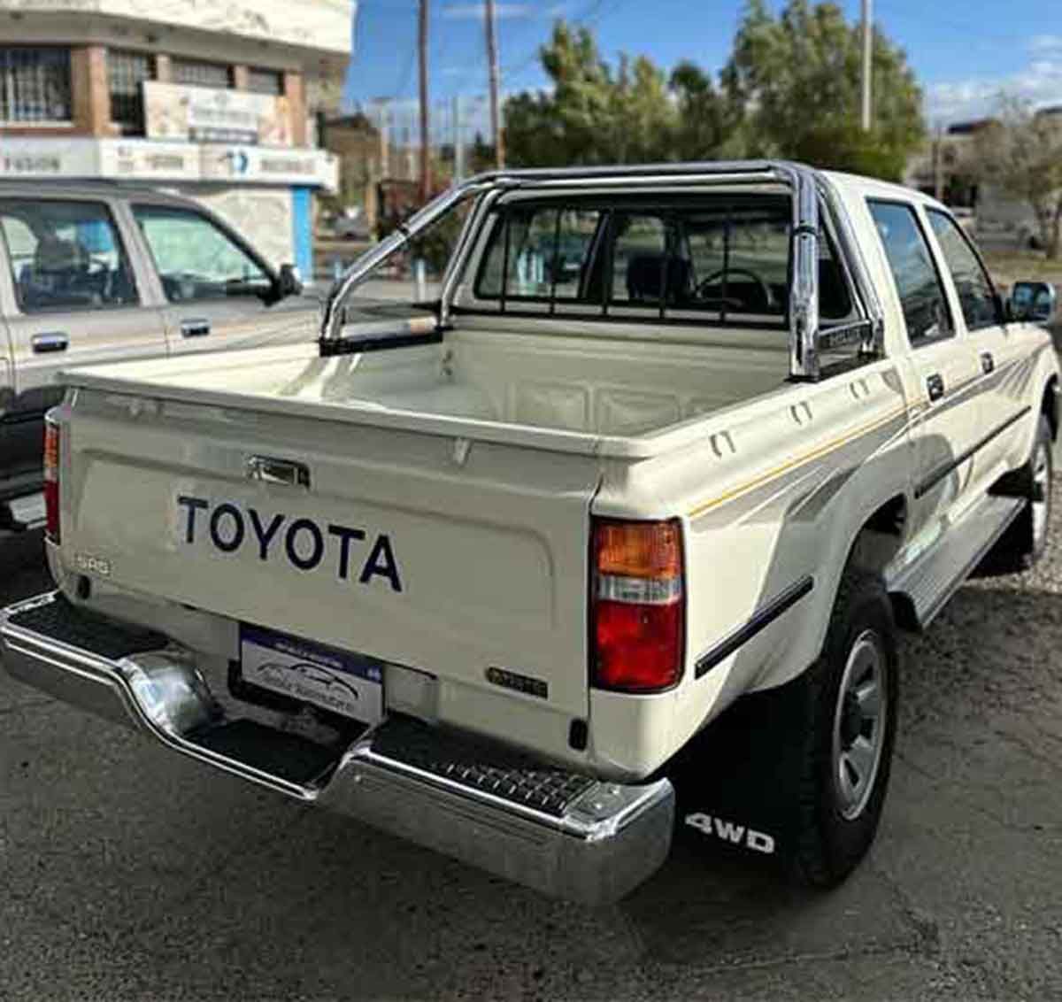 Flamantes. Así se ven las camionetas Toyota Hilux modelo 2.000 que se exhiben en Chubut. Flamantes. Así se ven las camionetas Toyota Hilux modelo 2.000 que se exhiben en Chubut.