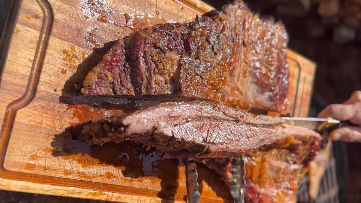 La carne de asado sí se puede freezar con total tranquilidad y se recomienda consumirla ante de los 6 meses.