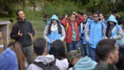 Alumnos reforestaron un monte nativo arrasado por un incendio