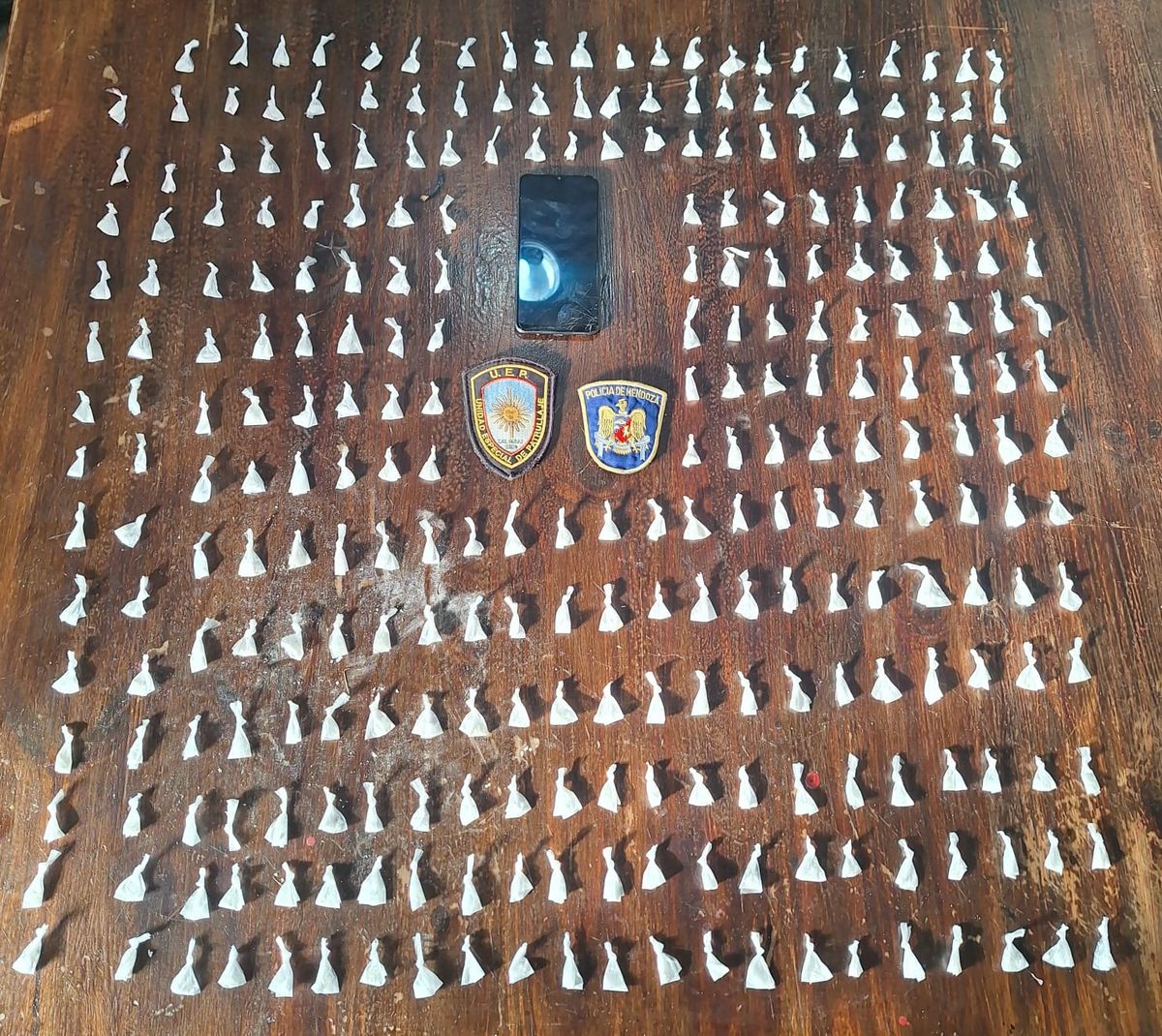 La Policía le secuestró 71,60 gramos de cocaína fraccionada en 284 envoltorios. La Policía le secuestró 71,60 gramos de cocaína fraccionada en 284 envoltorios.