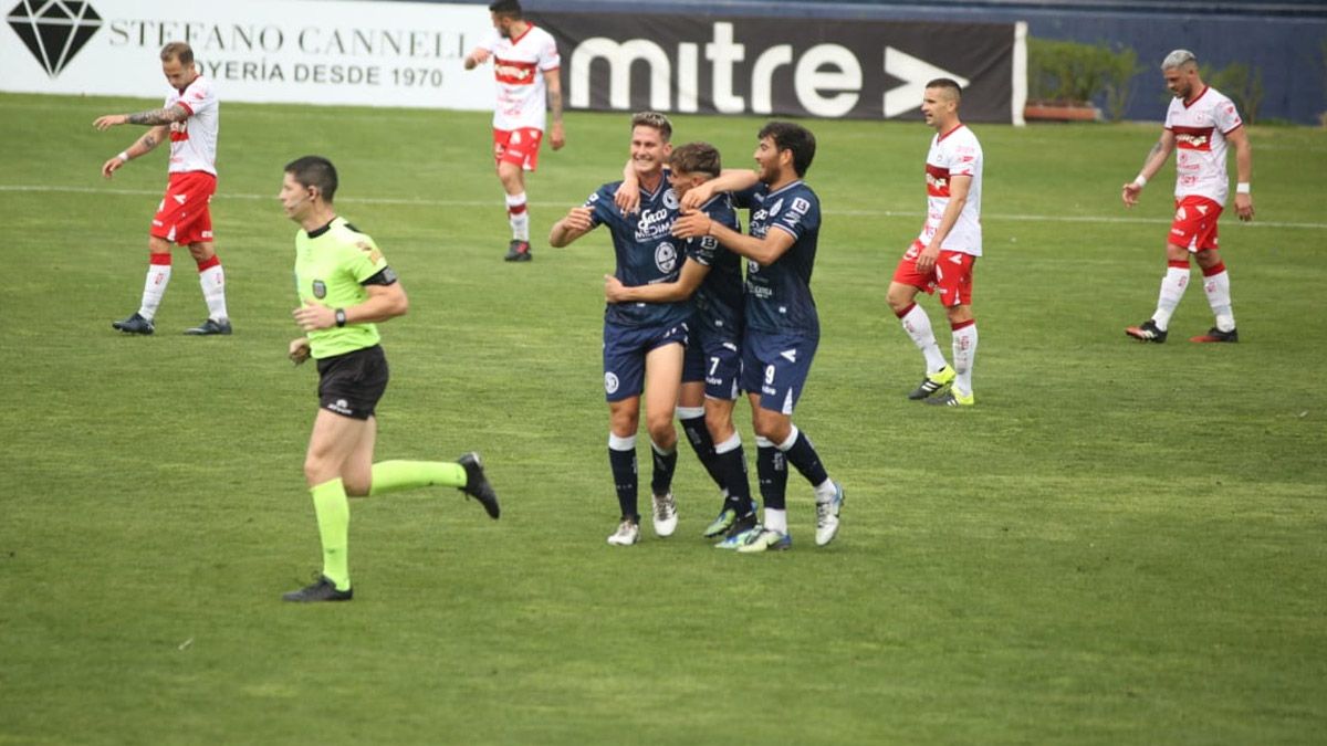 La Lepra volvió a ganar y se prendió entre los primeros