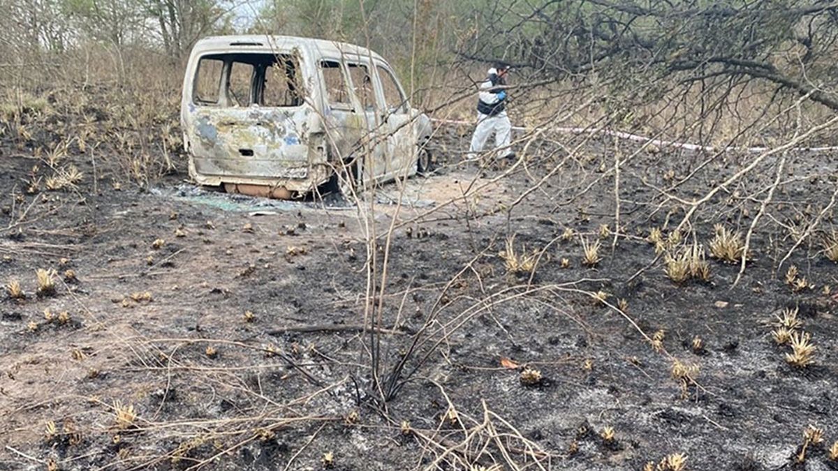Dos cuerpos calcinados fueron encontrados en una camioneta e investigan la identidad de las víctimas
