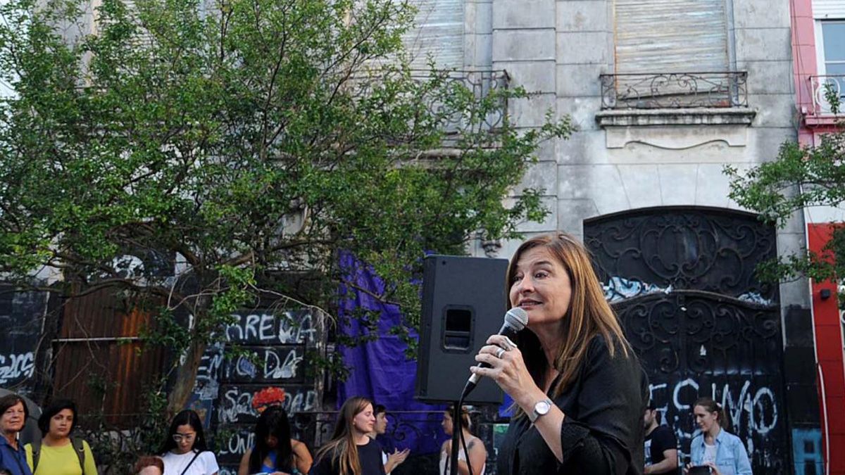 La ministra de Mujeres bonaerense Estela Díaz, afirmó que nunca se había hecho un homenaje que recordara a las víctima del femicidio ocurrido en esa casa.
