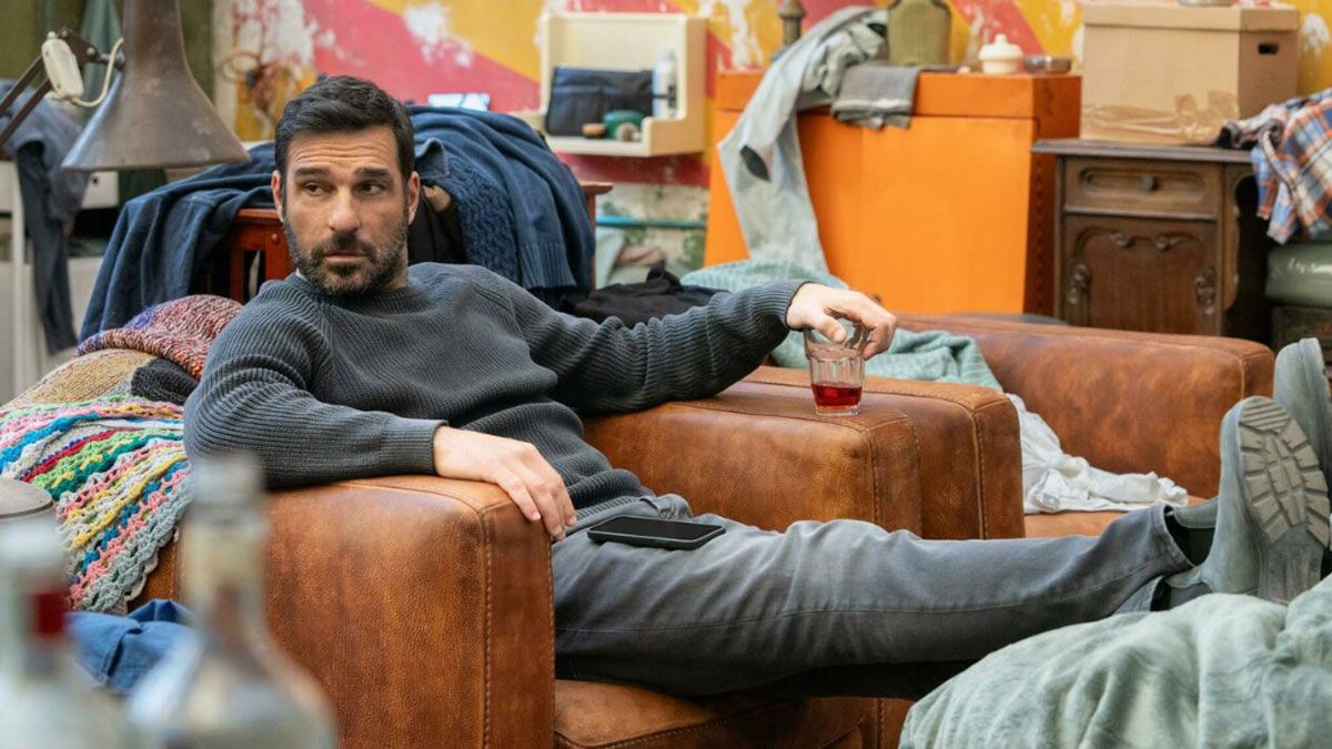 El actor Edoardo Leo interpreta a Luca Travaglia en la serie de Netflix.